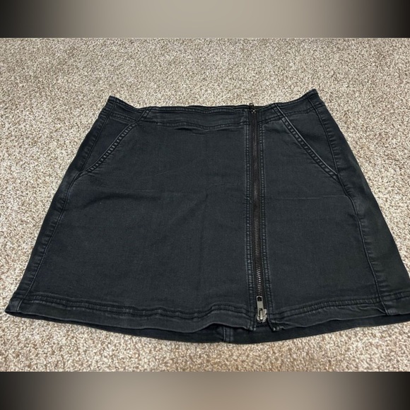 American Eagle Mini Skirt - Size 8 - Picture 1 of 6